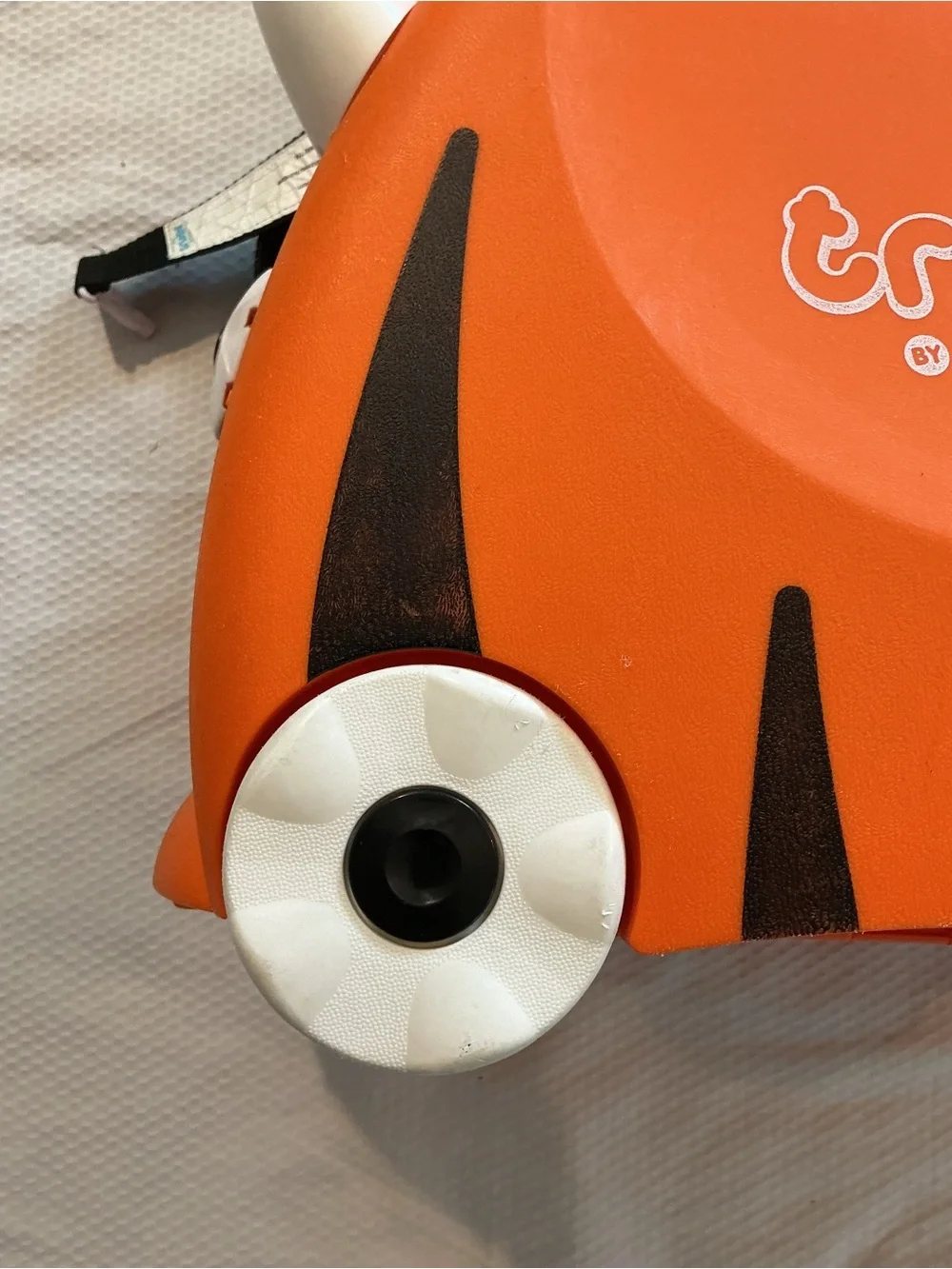 Trunki Melissa & Doug Kids Ride-On Suitcase - Orange